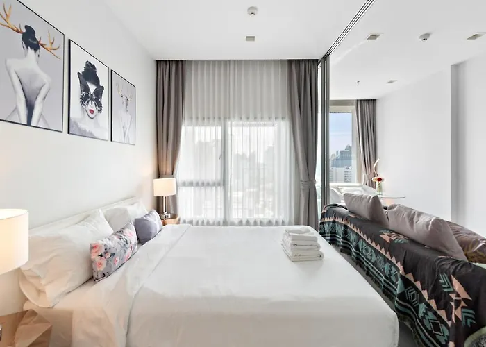 Skyline Sukhumvit 11 *