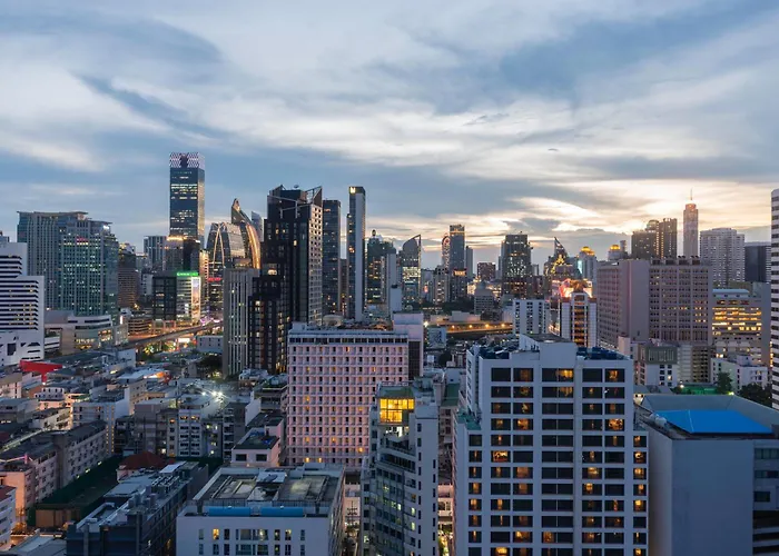 Skyline Sukhumvit 11 *
